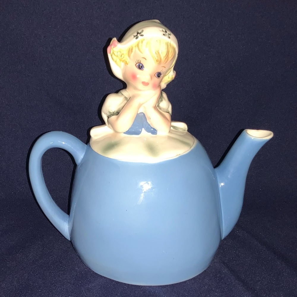 Vintage`Lefton Little Dutch Girl Tea Pot and Lid #269 US Pat Off Exclusive